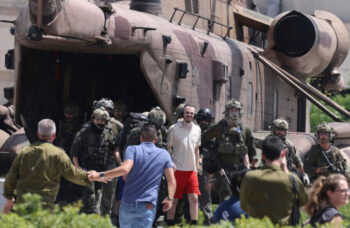 IDF Soldiers bring home Israeli hostage