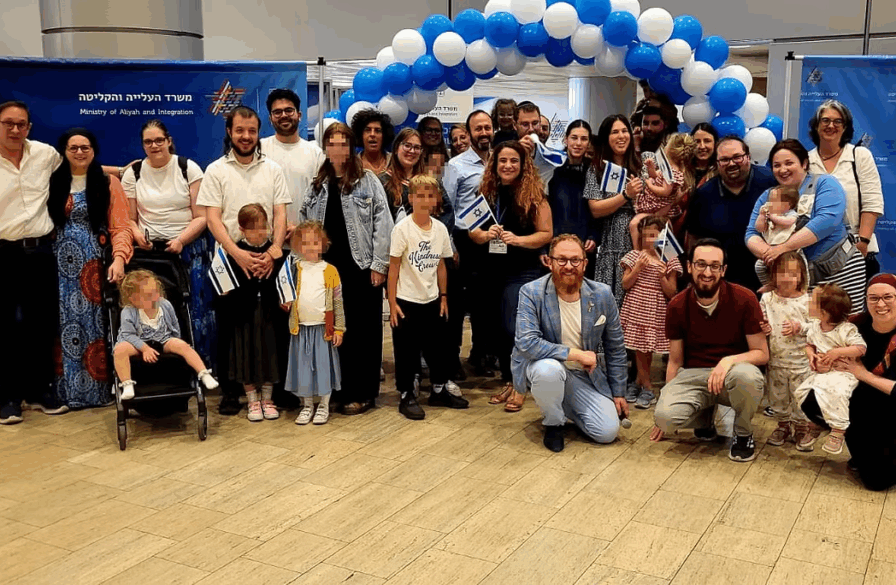 ICEJ sponsors largest Aliyah flight of British Jews in 15 years